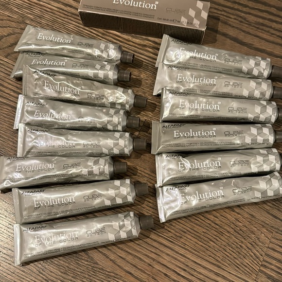 Alfaparf Other - New unsealed Alfaparf evolution of the color hair dye dark blonde 8 Lote